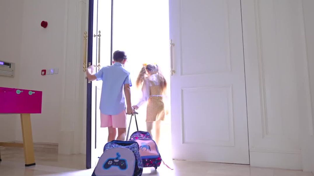 Diana-and-Roma-show-how-to-help-each-other-at-school