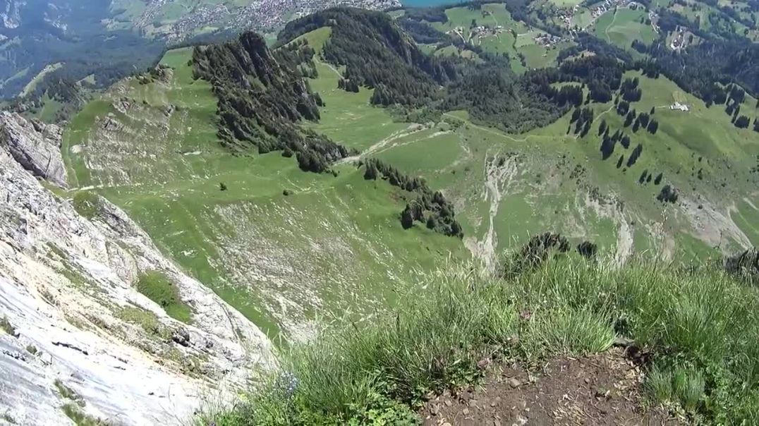 Mesut-Turan-Walenstadt-Wingsuit-BASE-jump