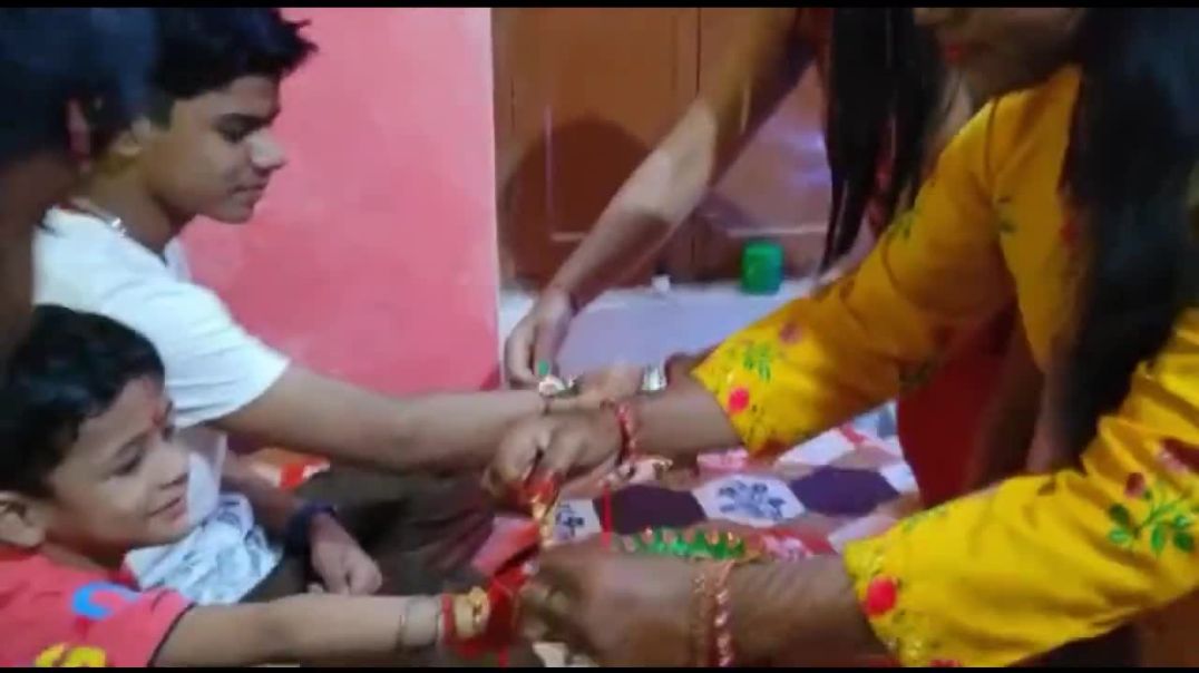 Gir gai pari khet mein