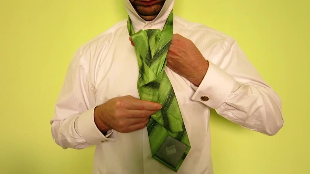 How to tie a tie like a Conor McGregor