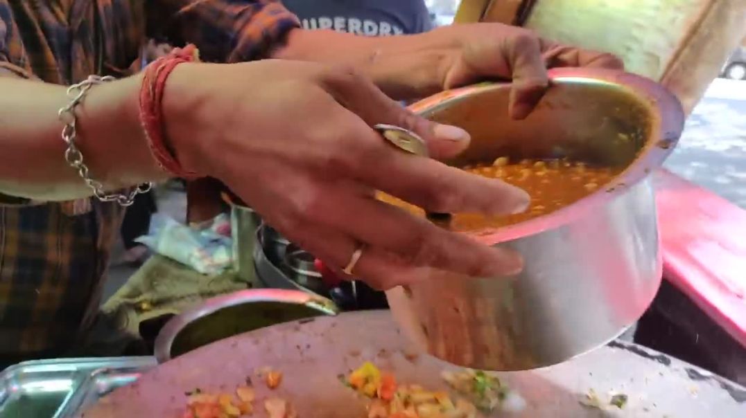 Chole Kulche for Rs 50 _ Cheapest Chole Kulche in Mumbai _ Indian Street Food