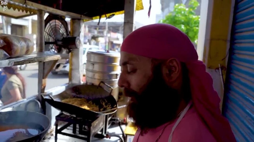Sidhu Jammu Wala Ka Desi Street Food _ Street Food India _ Bun Fried Burger