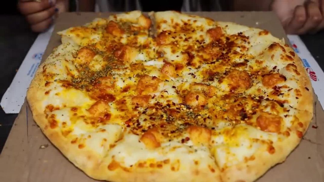 ⁣Domino's Large Cheesiest Pizza Eating Challenge Largest Pizza Challenge Food Challenge