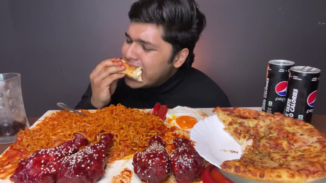 2x SPICY NOODLES WITH SPICY KOREAN CHICKEN FRY + DOUBLE CHEESE MARGRETA CHEESE BURST PIZZA   MUKBANG