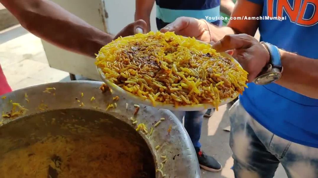 Biryani on Hand Cart _ Long Waiting Line for Biryani _ Indian Street Food