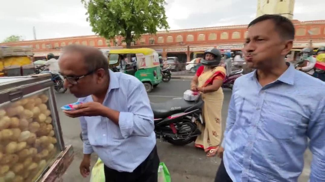 ⁣Dancing Man serves Biggest Golgappa in Jaipur _ Indian Street Food