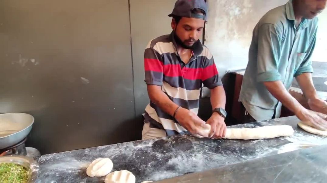 Angry Dhobi Pachad Kulchawala of India _ Slapping Bread _ Indian Street Food
