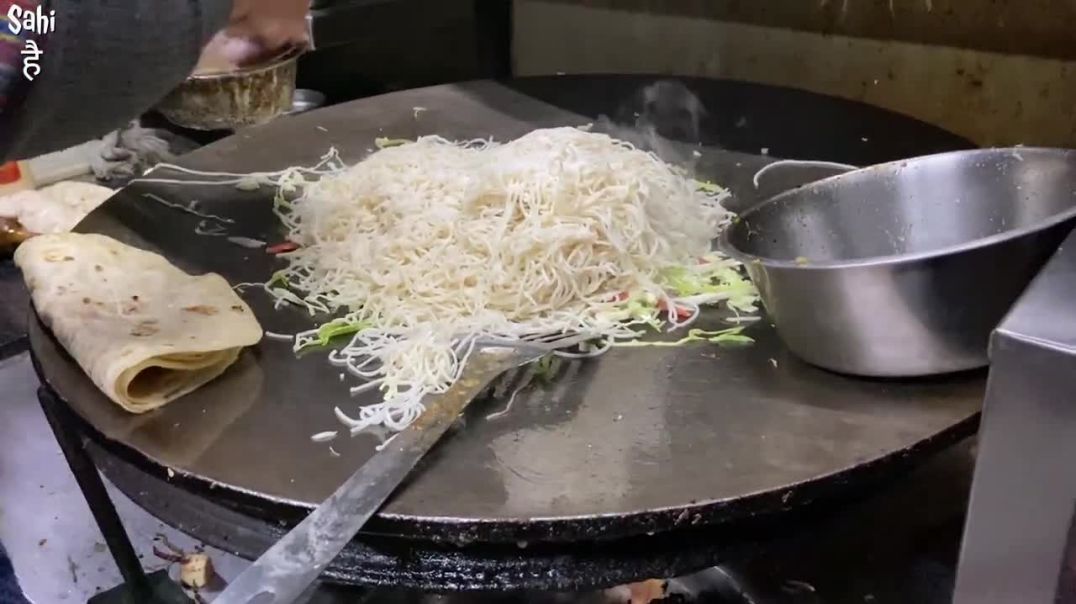 Desi CHINESE Noodles Roll _ Egg Roll _ Indian Street Food Ludhiana _ Calcutta Rolls