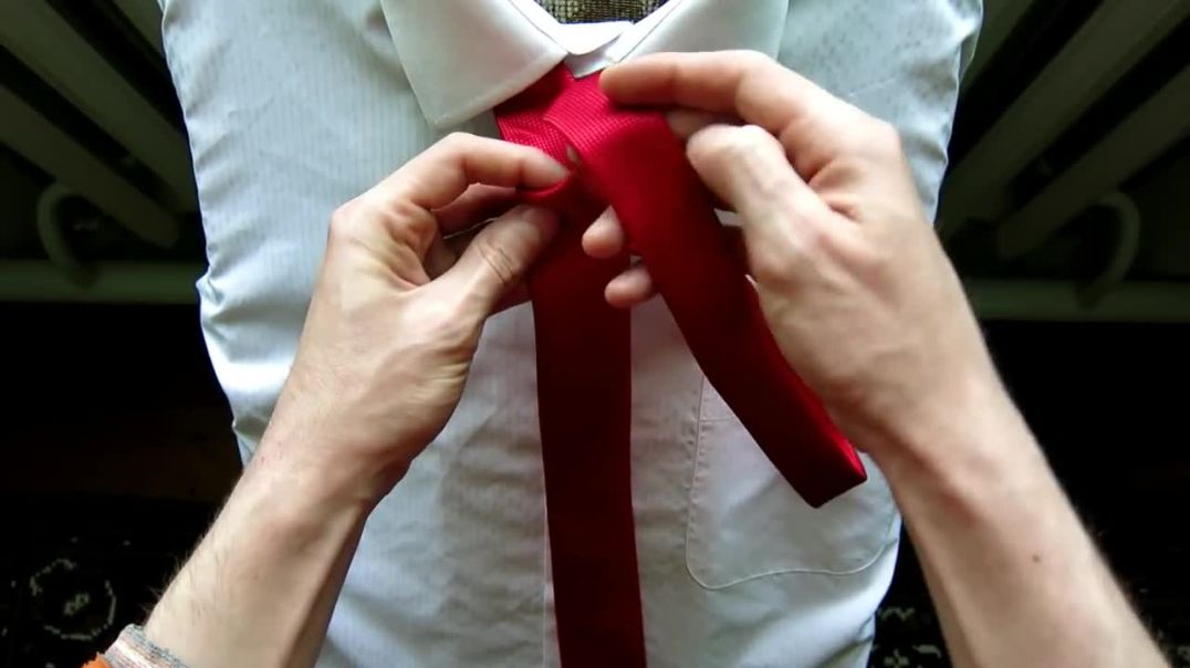 How to tie a Necktie - Croissant knot