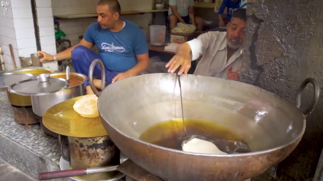 ⁣Jammu ka Oldest Breakfast _ Street Food India _ Chajju ki JUMBO Poori