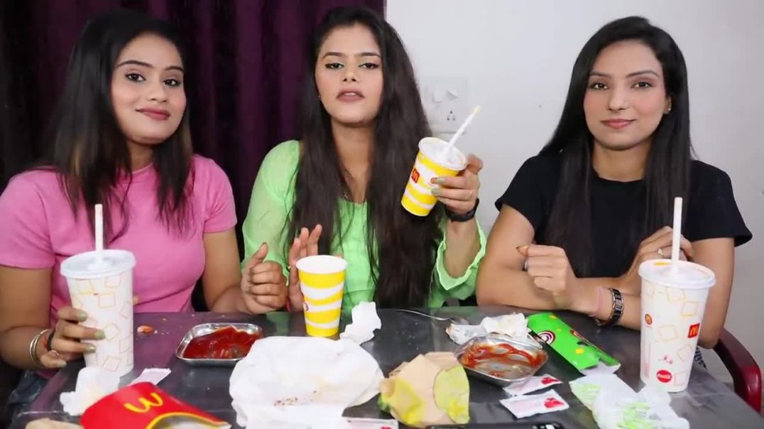 ⁣Dosa Burger, Aloo Tikki Burger, Fries, Paneer Burger, Ice Cream, Cold Drink, Cold Coffee Challenge