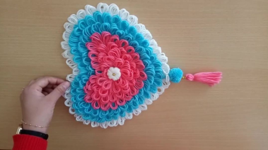 ⁣Atık İpler İle Kalpli  Kapı Süsü Yapımı _ Woolen Craft _  Wall Hanging Ideas