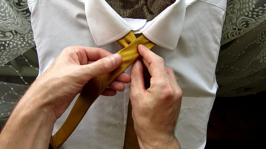 Twist knot for your Necktie How to tie a tie tutorial