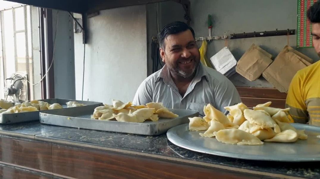 ⁣Punjab's Samosa Expert Billa Ji _ Chotu Khasta Samose _ Street Food India _ Dry Fruit Samosa