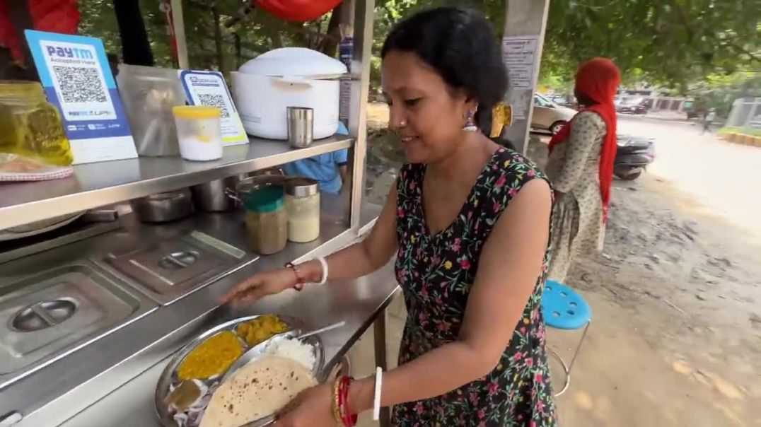 Aunty ji serves Delicious Veg