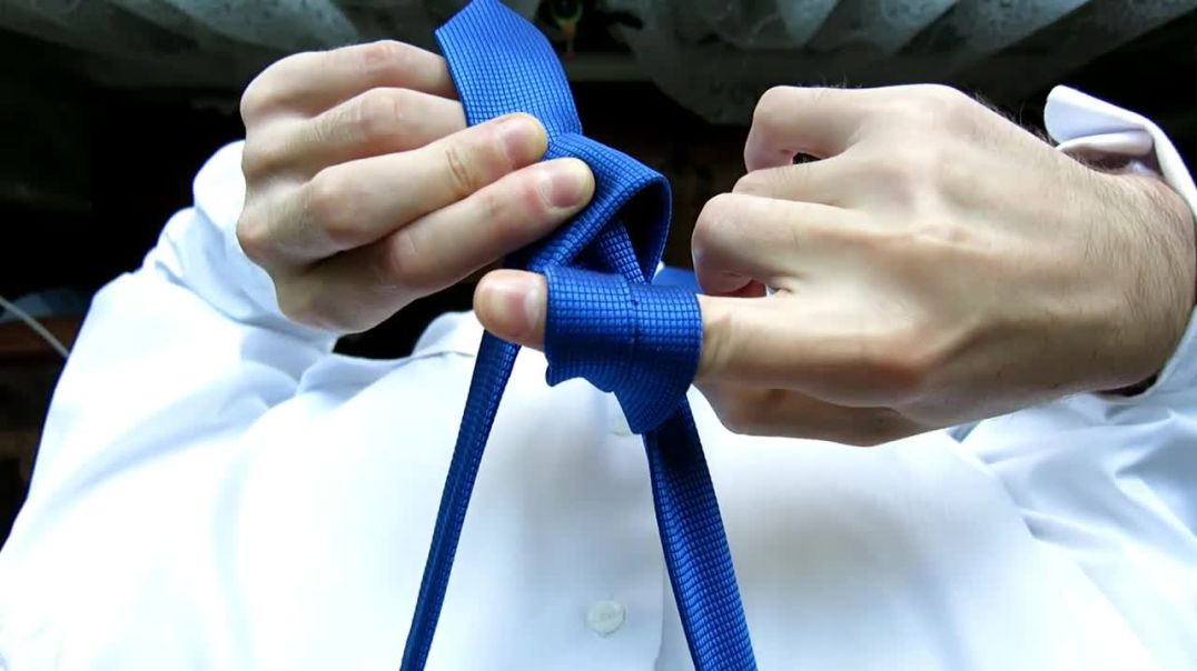 How to tie a tie for Job Interview and Business Meeting