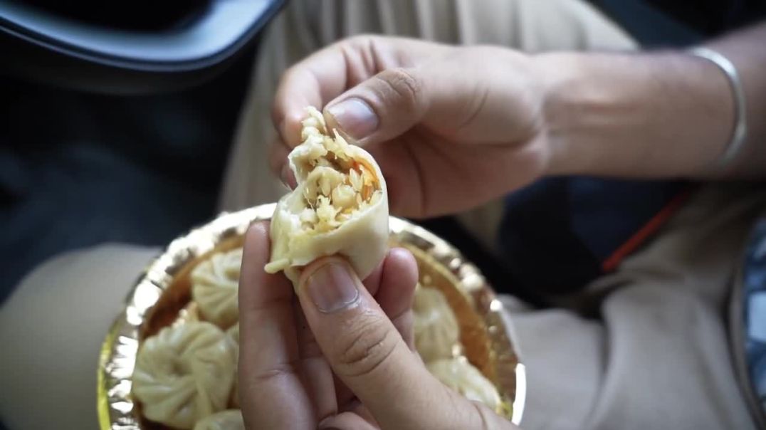 ⁣Cheap vs Expensive MOMOS _ Street Food India _ Street MOMO vs Restaurant MOMO