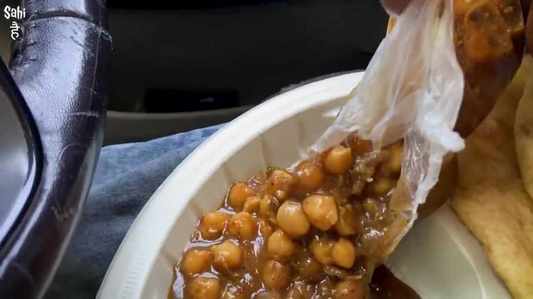 ⁣Cheap vs Expensive CHOLE BHATURE _ Street Food India _ Street Food vs Restaurant