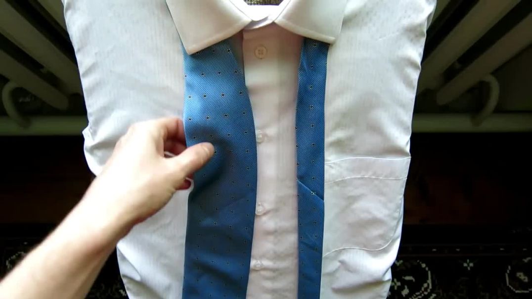 How to tie a tie - Bermuda's Triangle necktie knot