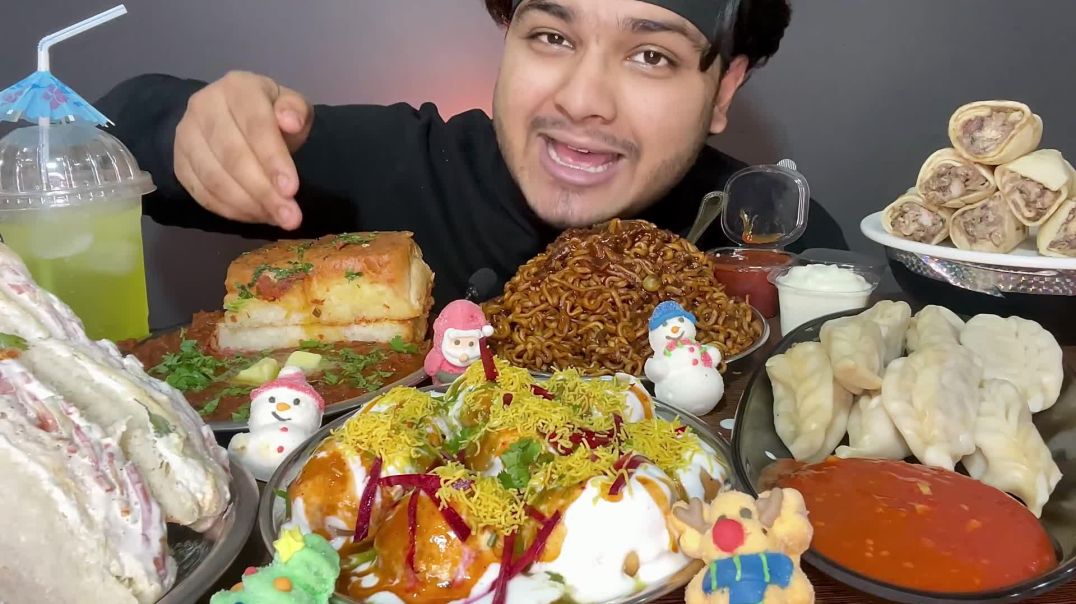 STREET FOOD EATING 😍 MOMOS,DAHI PURI,PAV-BHAJI,SHAWARMA,BLACKBEAN NOODLES,SANDWICH   EATING VIDEOS