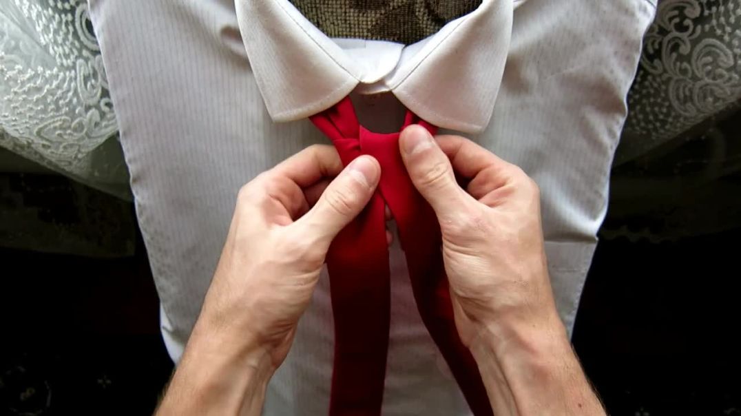 How to tie a tie like a BOSS !! Triple Trinity knot for your Necktie