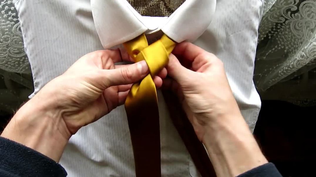 How to tie a tie  Trinity-Eldredge knot