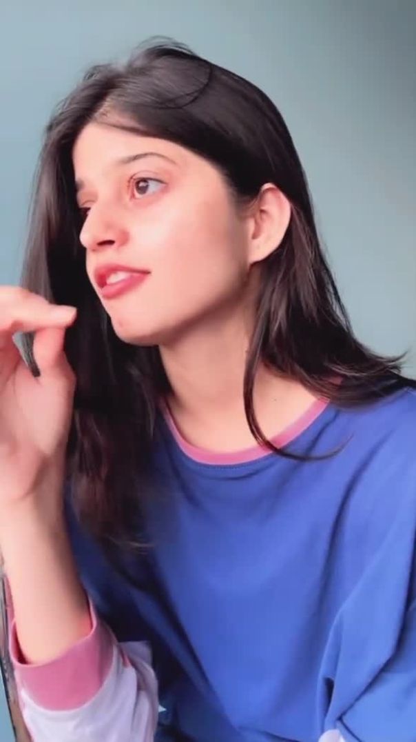 Pata Hai Kuchh Log