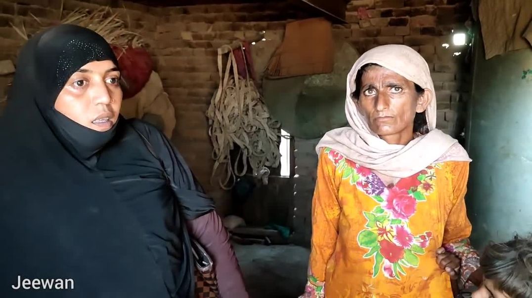 A Mother Live alone in 100 Years Old Mud House😥_Helping Poor People_Hand Pump Muhim__Jeewan
