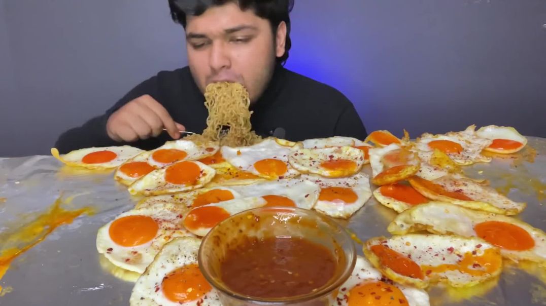 50 SUNNY SIDE UP EGGS EATING CHALLENGE 🍳  50 OMELETTE EATING CHALLENGE   50 EGGS EATING CHALLENGE