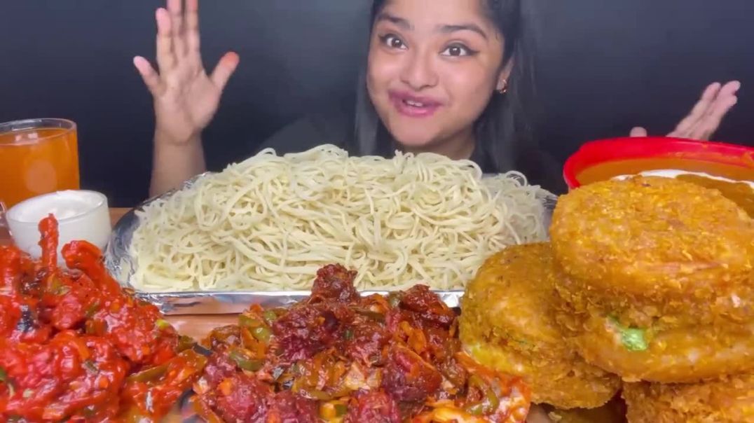 ⁣BUTTER CHICKEN WITH NOODLES 😳 CRISPY KURKURE BURGERS 🍔 SPICY CHICKEN LOLLIPOP 🍗 SPICY CHICKEN 65