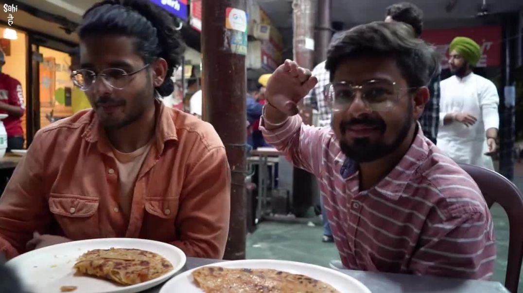 CHANDIGARH ka Best Night Street Food _ Chaapein, Parathe Wali Gali &amp;amp; More