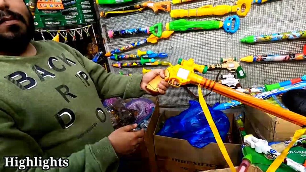 ⁣मात्र ₹2.5 में गाना गाने वाली पिचकारी, रंग, गुलाल _ Holi Item Wholesale Market Sadar Bazar Delhi
