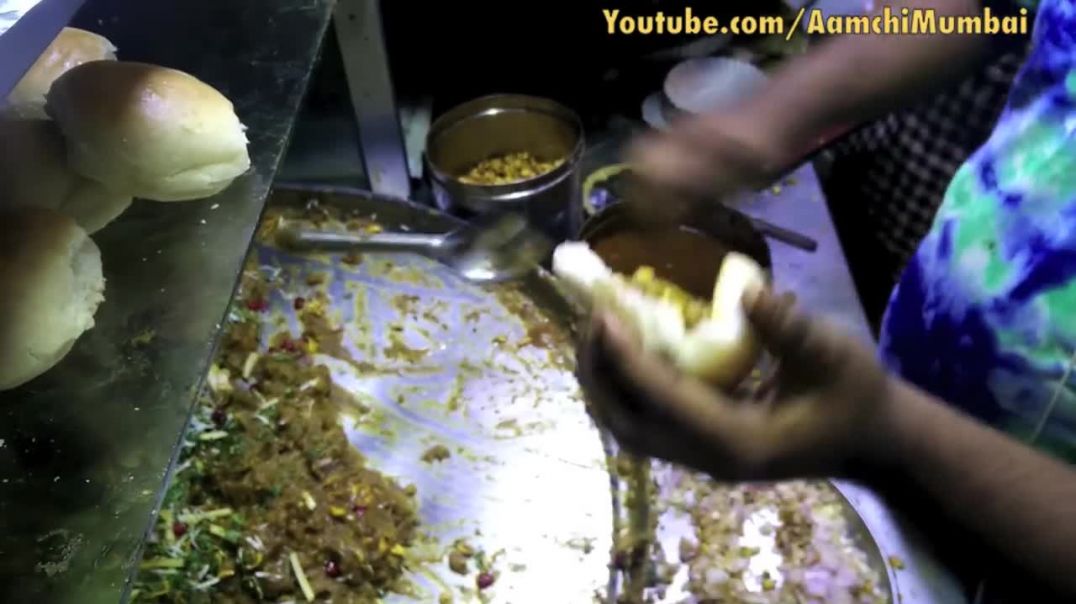 ⁣SUPER FAST Cooking Skills _ FASTEST DABELI MAKER _ Kacchi Dabeli - Indian Street Food (1)