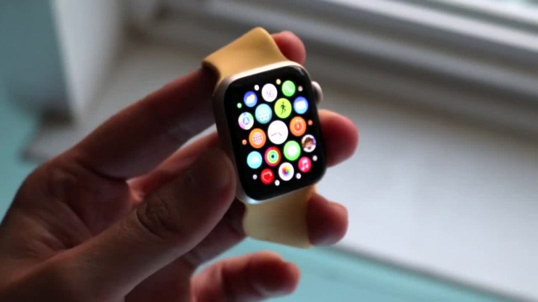 Apple Watch SE 2 Vs Apple Watch Series 6! (Comparison) (Review)