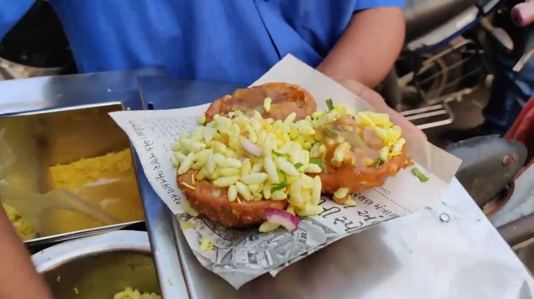 Man Selling Kachori on his Cycle _ Famous Kachori Bhel of Surat _ Indian Street Food