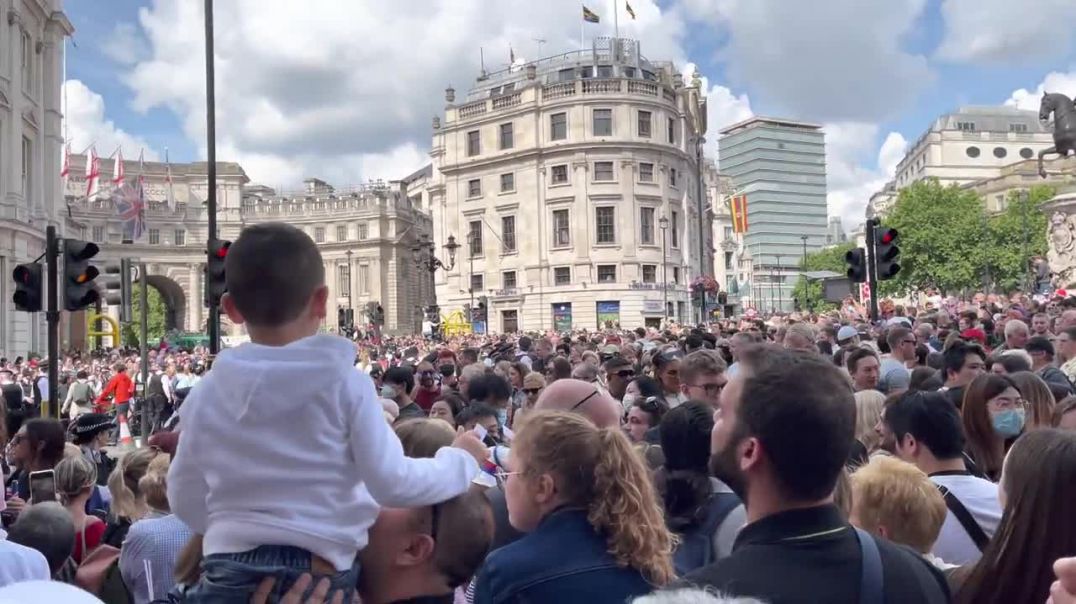 Royal Family Arrive For Queen Platinum Jubilee _ London Celebration Queen Jubilee _ London Walk