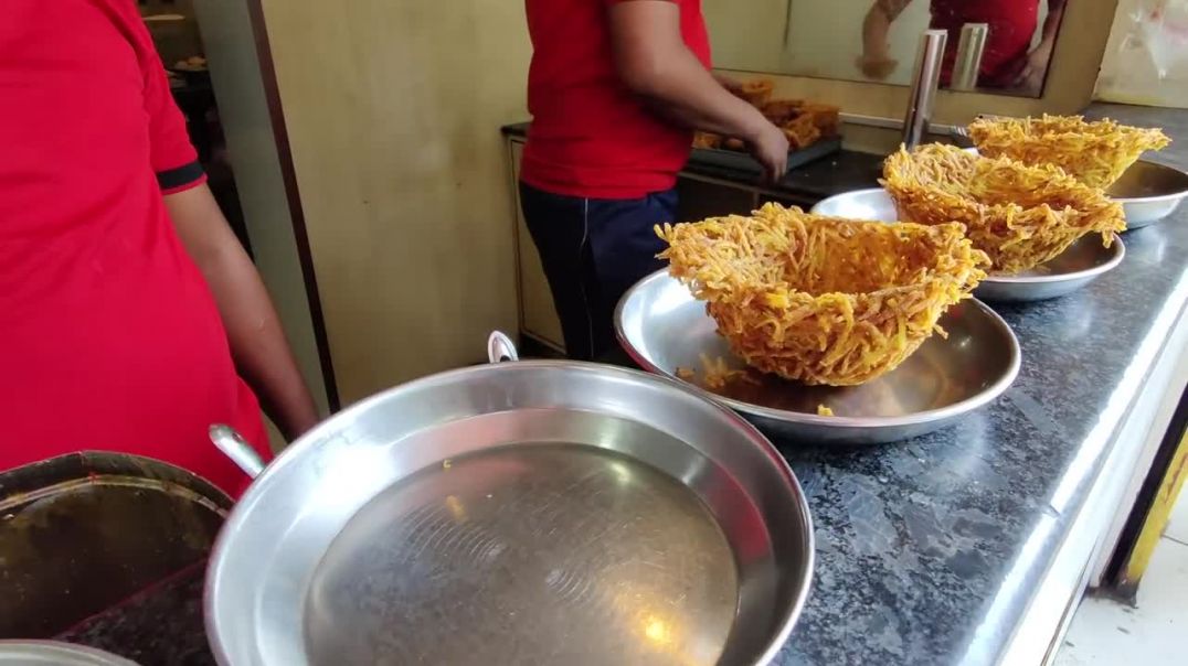 ⁣Famous Aloo Tokri Chaat of Nashik _ Basket Chaat _ Indian Street Food