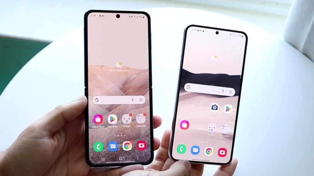 ⁣Samsung Galaxy Z Flip 4 Vs Samsung Galaxy S22! (Comparison) (Review)