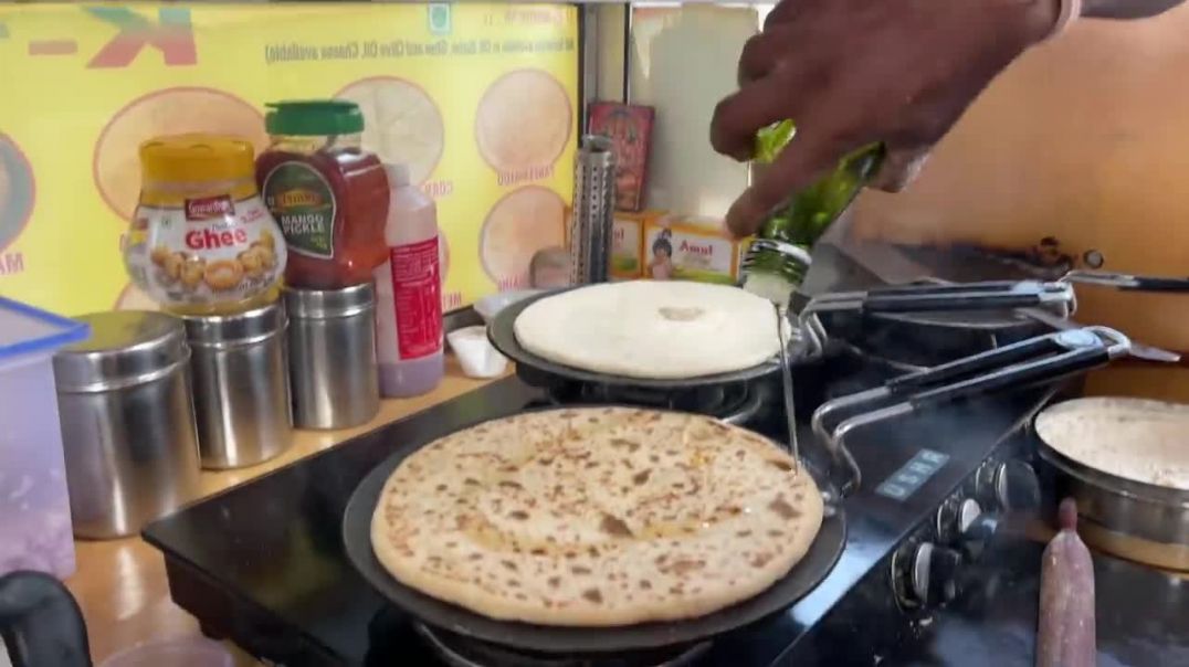⁣Mumbai Most Healthy Paratha Made in Olive Oil _ Indian Street Food
