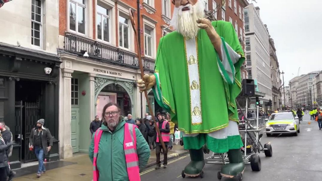 ⁣London Walk _ London St Patrick’s Day Parade 2022 _ England