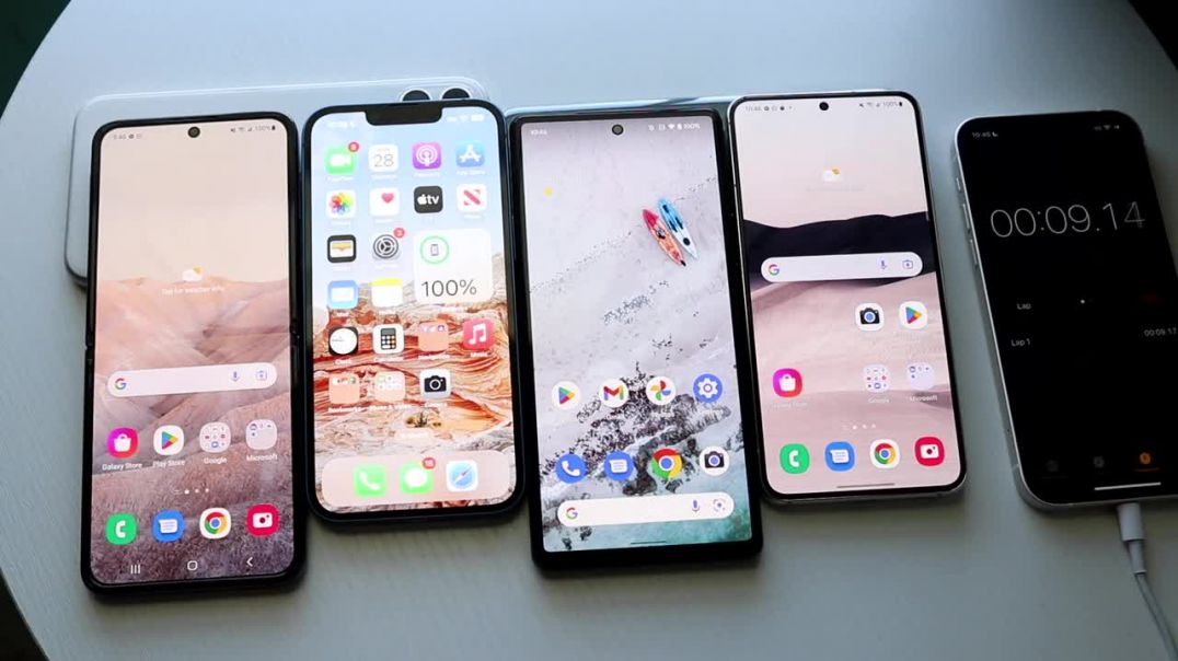 ⁣Samsung Galaxy Z Flip 4 Vs iPhone 13 Vs Samsung Galaxy S22 Vs Google Pixel 6 Battery Comparison!