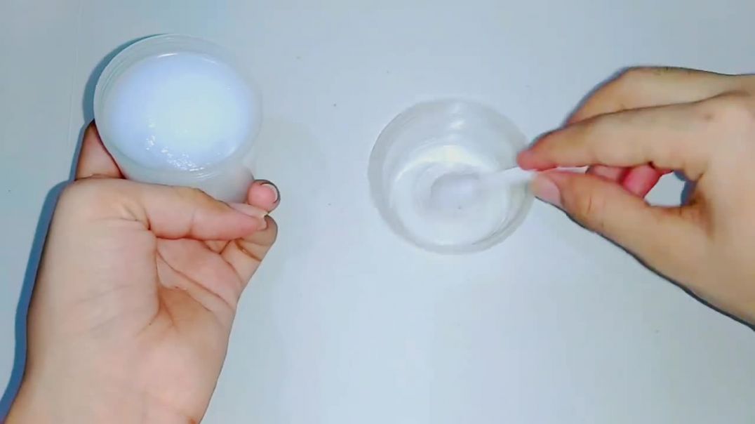 ⁣DIY Clear Glitter Lip Gloss Without Glitter Shimmer __ Homemade Clear Lip Gloss __