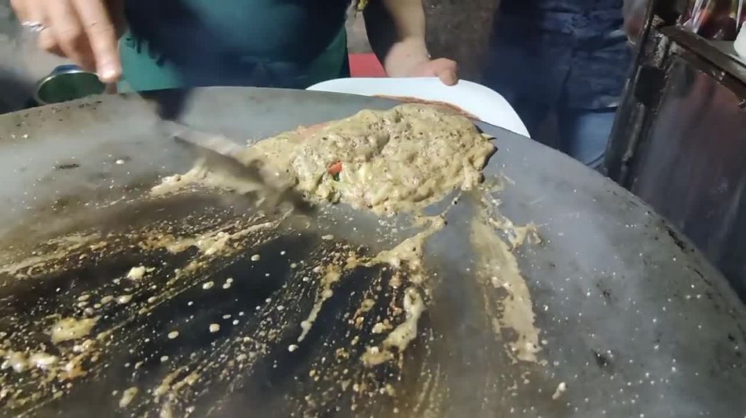 ⁣Royal Mughlai Omelette of Rajkot _ Famous Razak Omelet _ Indian Street Food