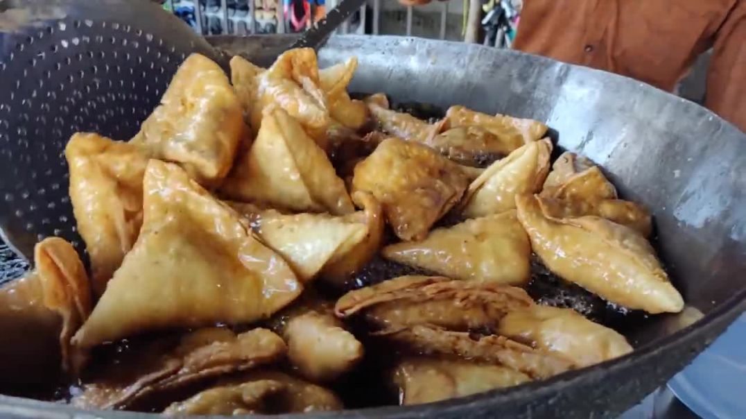 HUGE SAMOSA MAKING _ Crispy Crunchy Samosas _ Indian Street Food