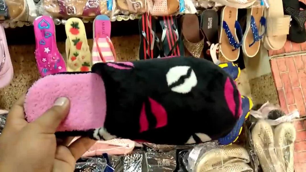 चप्पल  मार्किट  Inderlok __ Cheapest Ladies Footwear _ Wholesale Market Footwear __Epic Ladka
