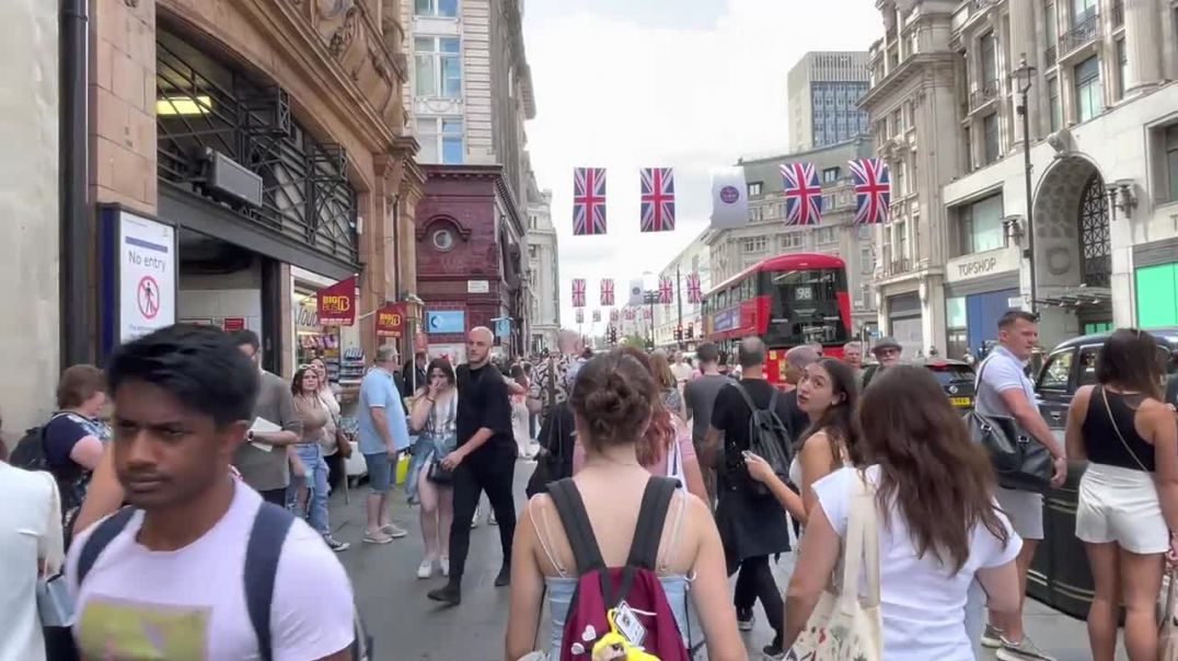 London Walking Tour _ Central London Summer Walk 2022 _ Oxford Street, Regent Street [4k Hdr]