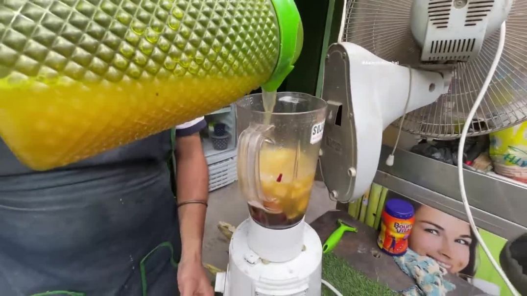 ⁣Sardar ji Serves Healthy Fruit Juice in Patiala Size Glass _ Indian Street Food