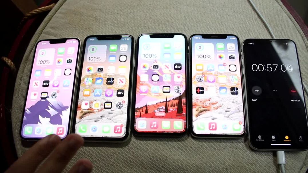 iPhone 14 Vs iPhone XR Vs iPhone XS Vs iPhone X Battery Comparison!