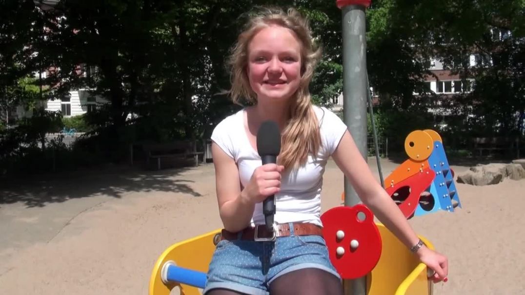 Easy German Grammar - German Cases 2 By Isi, Jana, Justyna And Friends