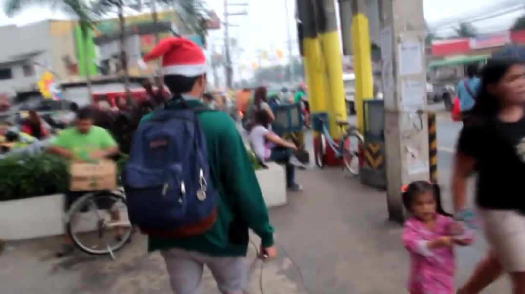 ⁣Easy Filipino 8 -  Santa Claus Wish